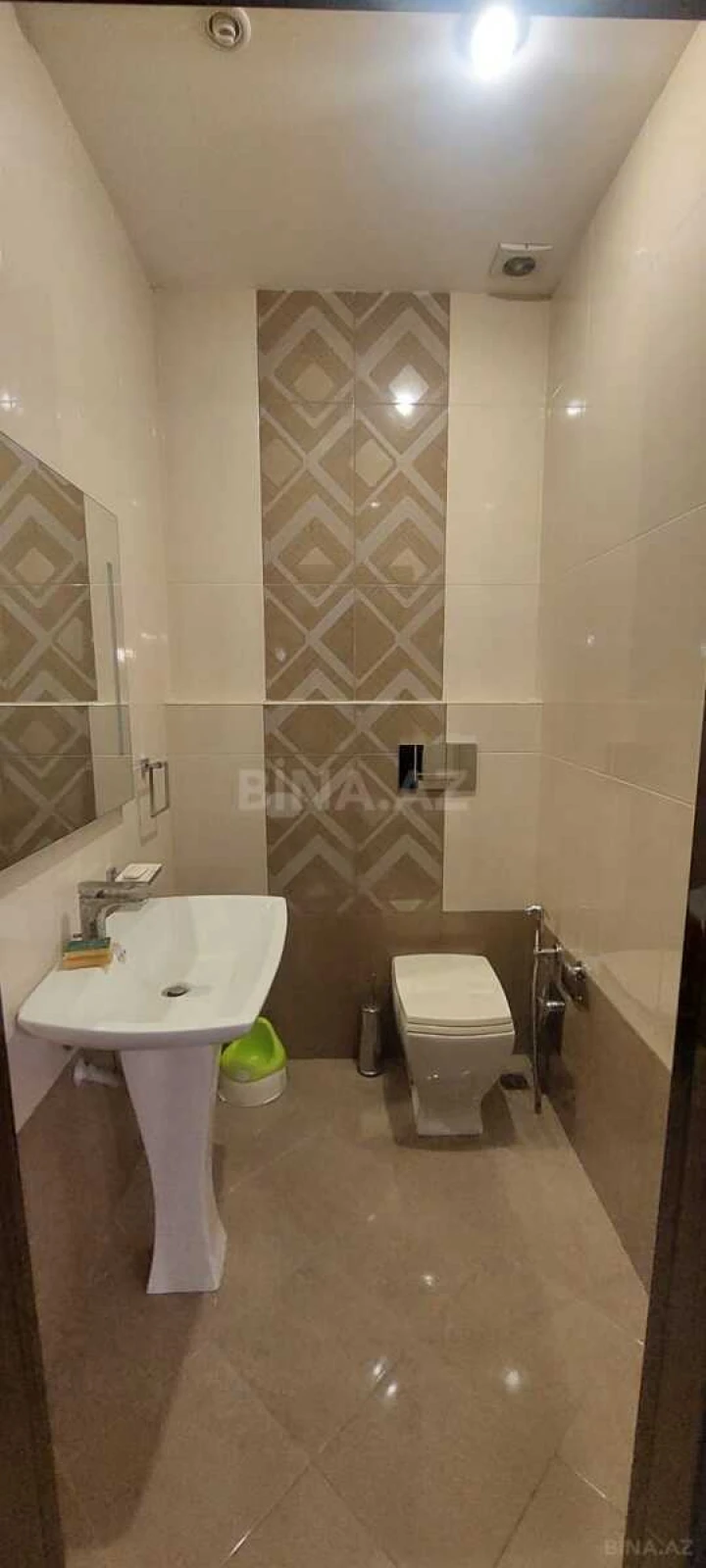 Kirayə verilir 4 otaqlı mənzil 210 m²