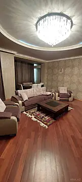 Kirayə verilir 4 otaqlı mənzil 210 m²