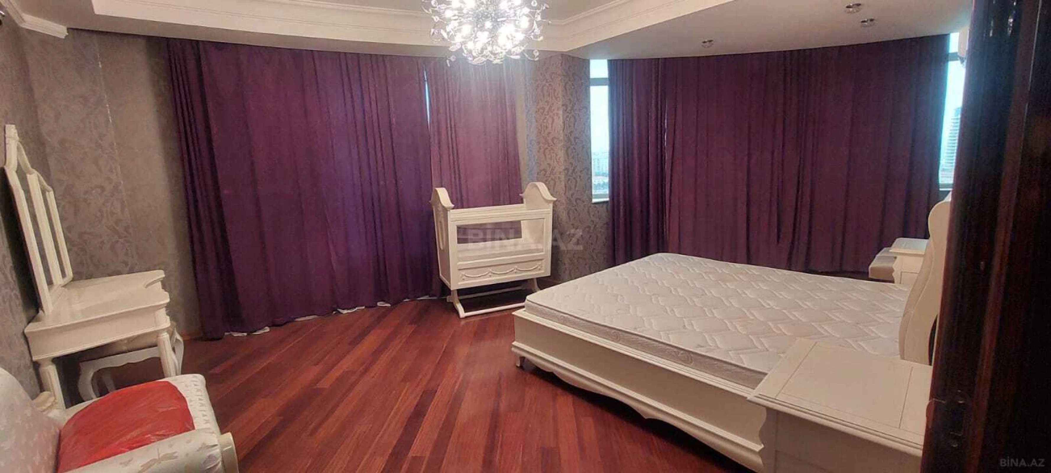 Kirayə verilir 4 otaqlı mənzil 210 m²