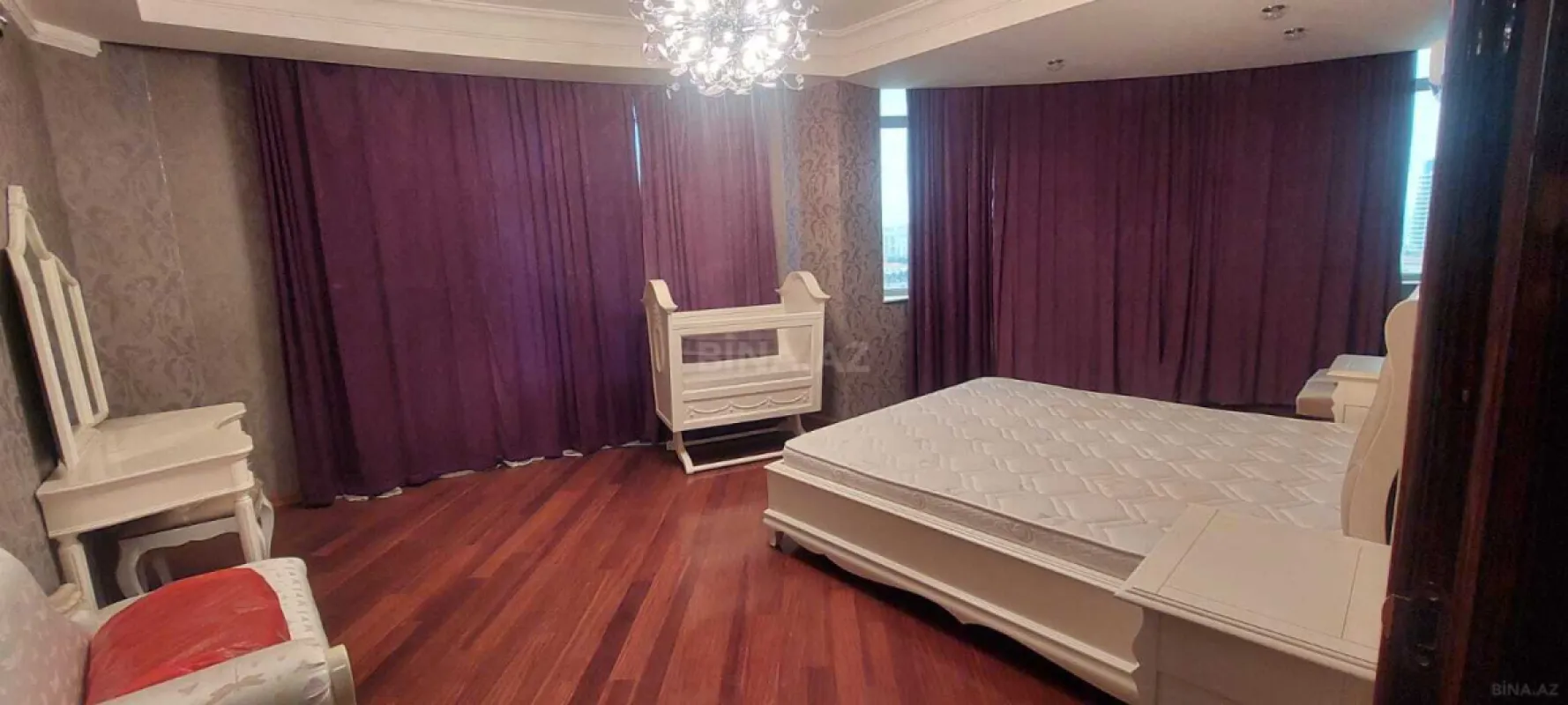 Kirayə verilir 4 otaqlı mənzil 210 m²