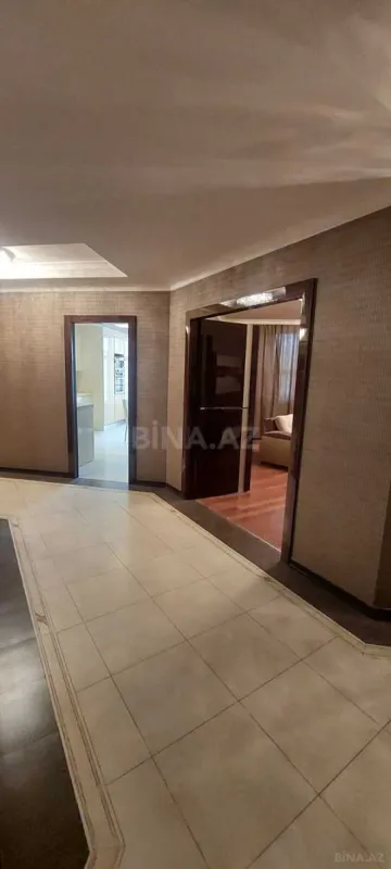 Kirayə verilir 4 otaqlı mənzil 210 m²