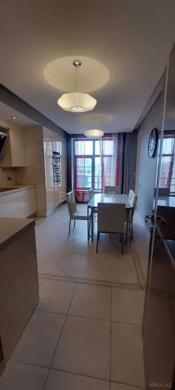 Kirayə verilir 4 otaqlı mənzil 210 m²