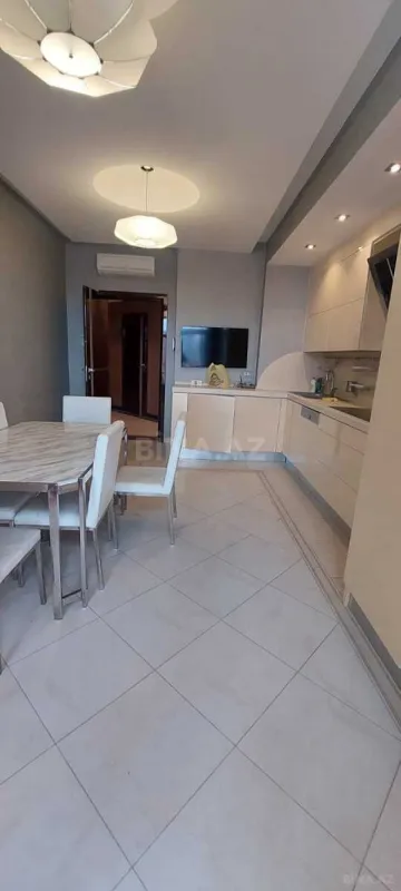Kirayə verilir 4 otaqlı mənzil 210 m²