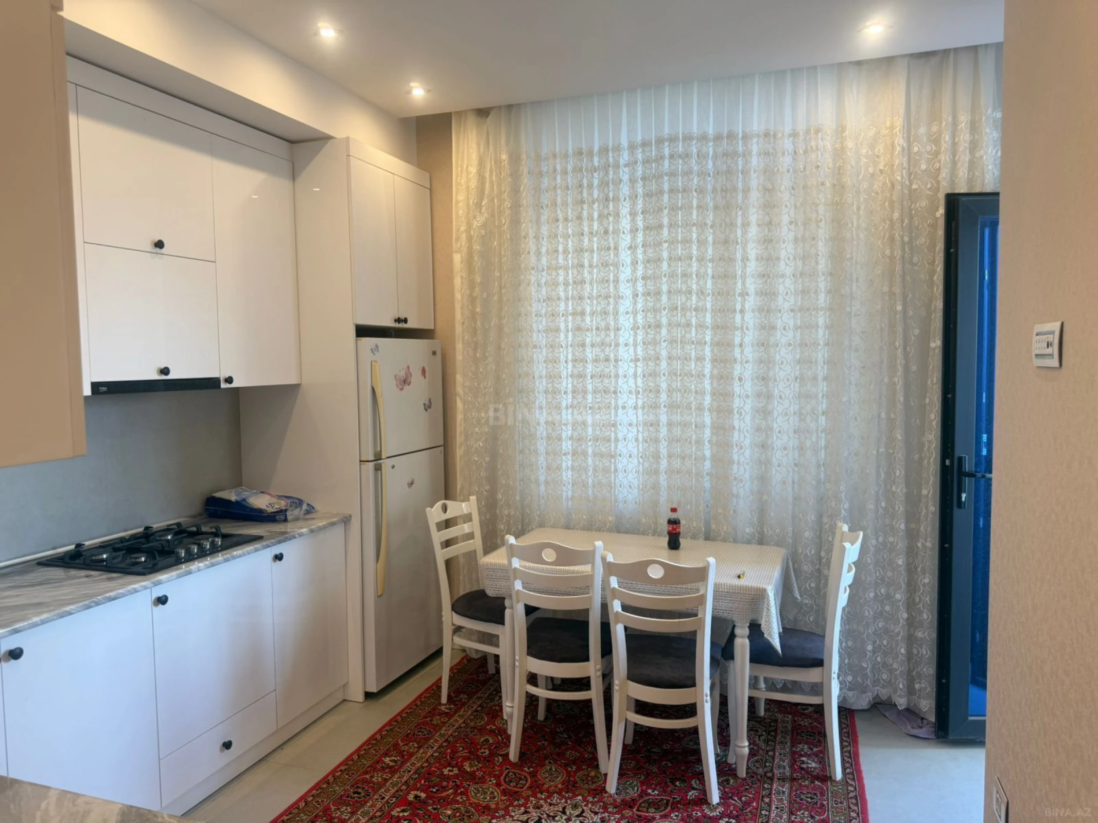 Kirayə verilir 3 otaqlı mənzil 137 m²