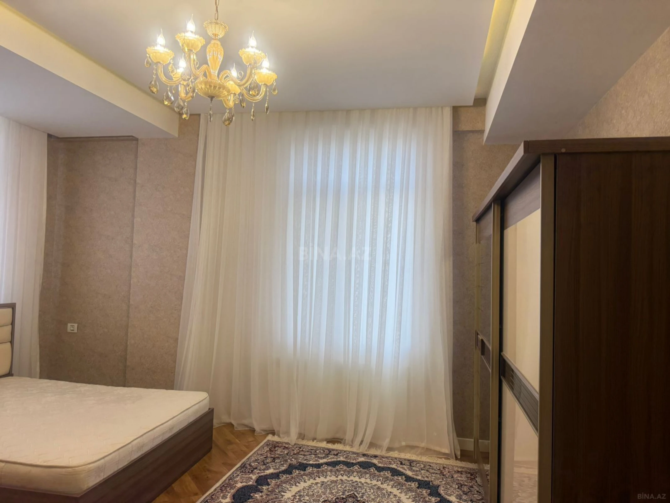 Kirayə verilir 3 otaqlı mənzil 137 m²