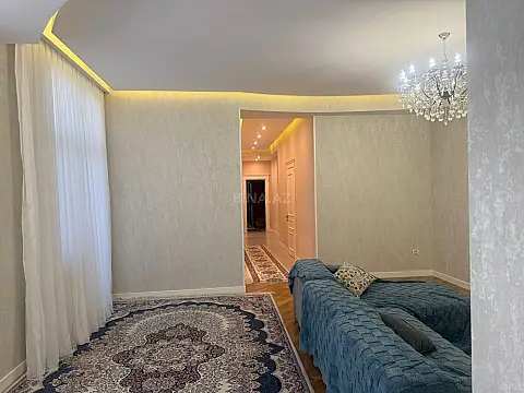 Kirayə verilir 3 otaqlı mənzil 137 m²