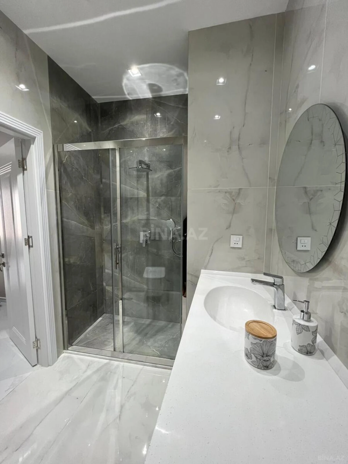 Kirayə verilir 3 otaqlı mənzil 106 m²