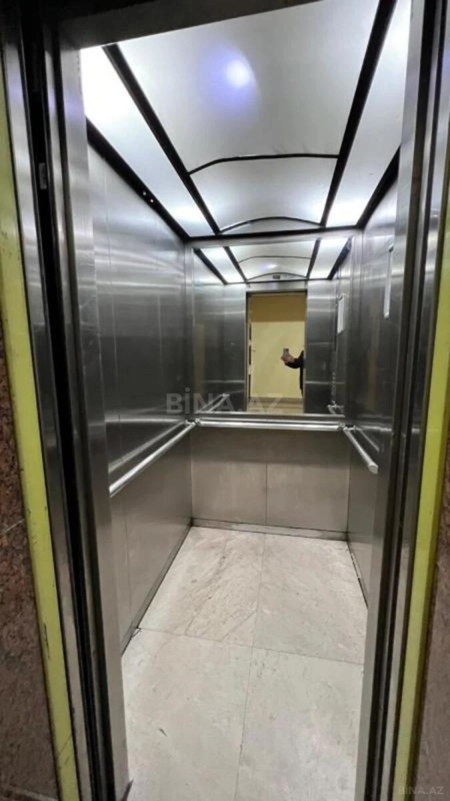 Satılır 3 otaqlı mənzil 137 m²