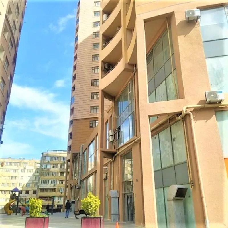 Satılır 3 otaqlı mənzil 137 m²