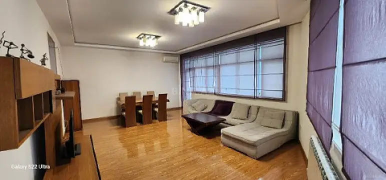 Satılır 3 otaqlı mənzil 137 m²