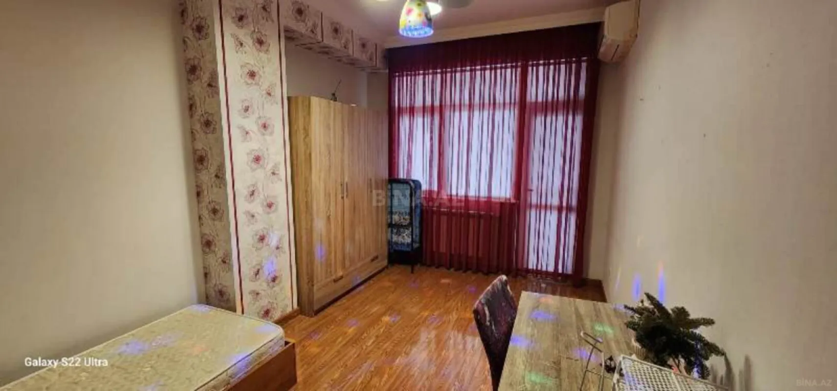 Satılır 3 otaqlı mənzil 137 m²