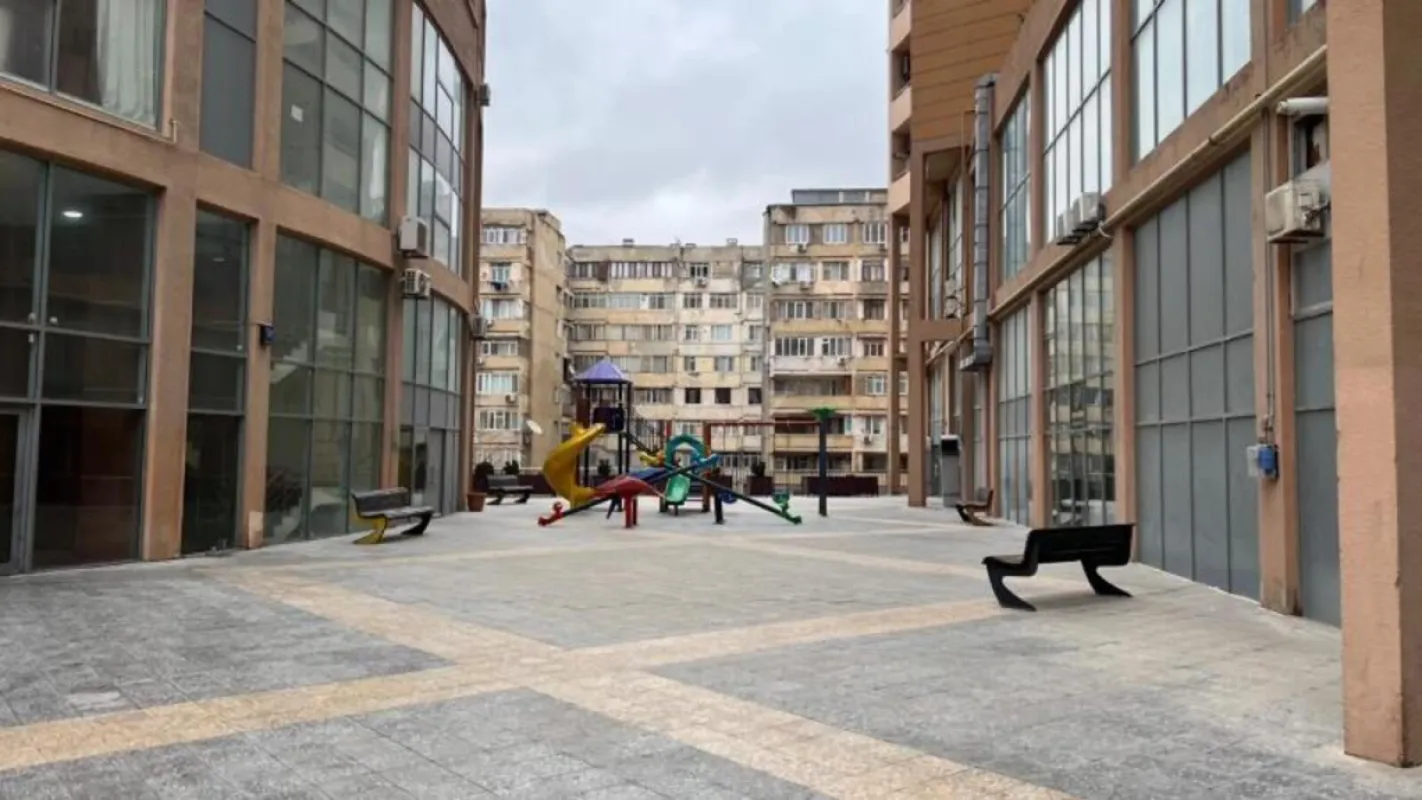 Satılır 3 otaqlı mənzil 137 m²