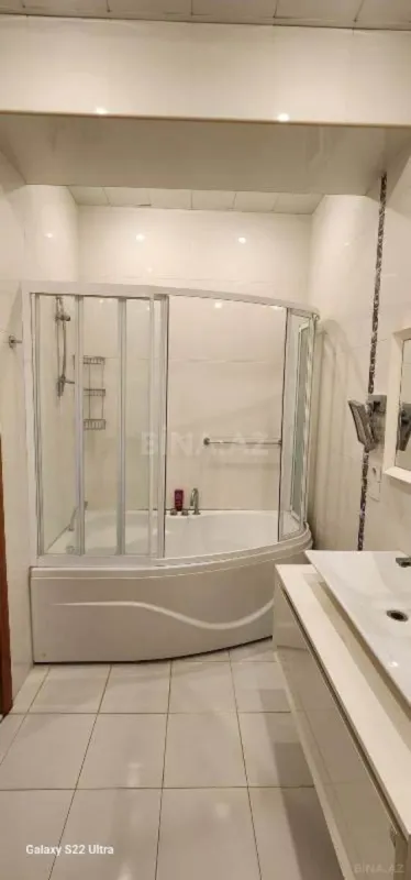 Satılır 3 otaqlı mənzil 137 m²