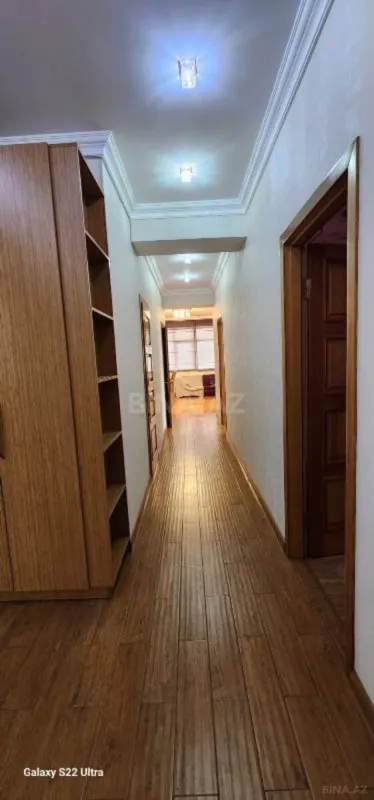 Satılır 3 otaqlı mənzil 137 m²