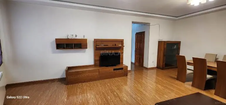 Satılır 3 otaqlı mənzil 137 m²