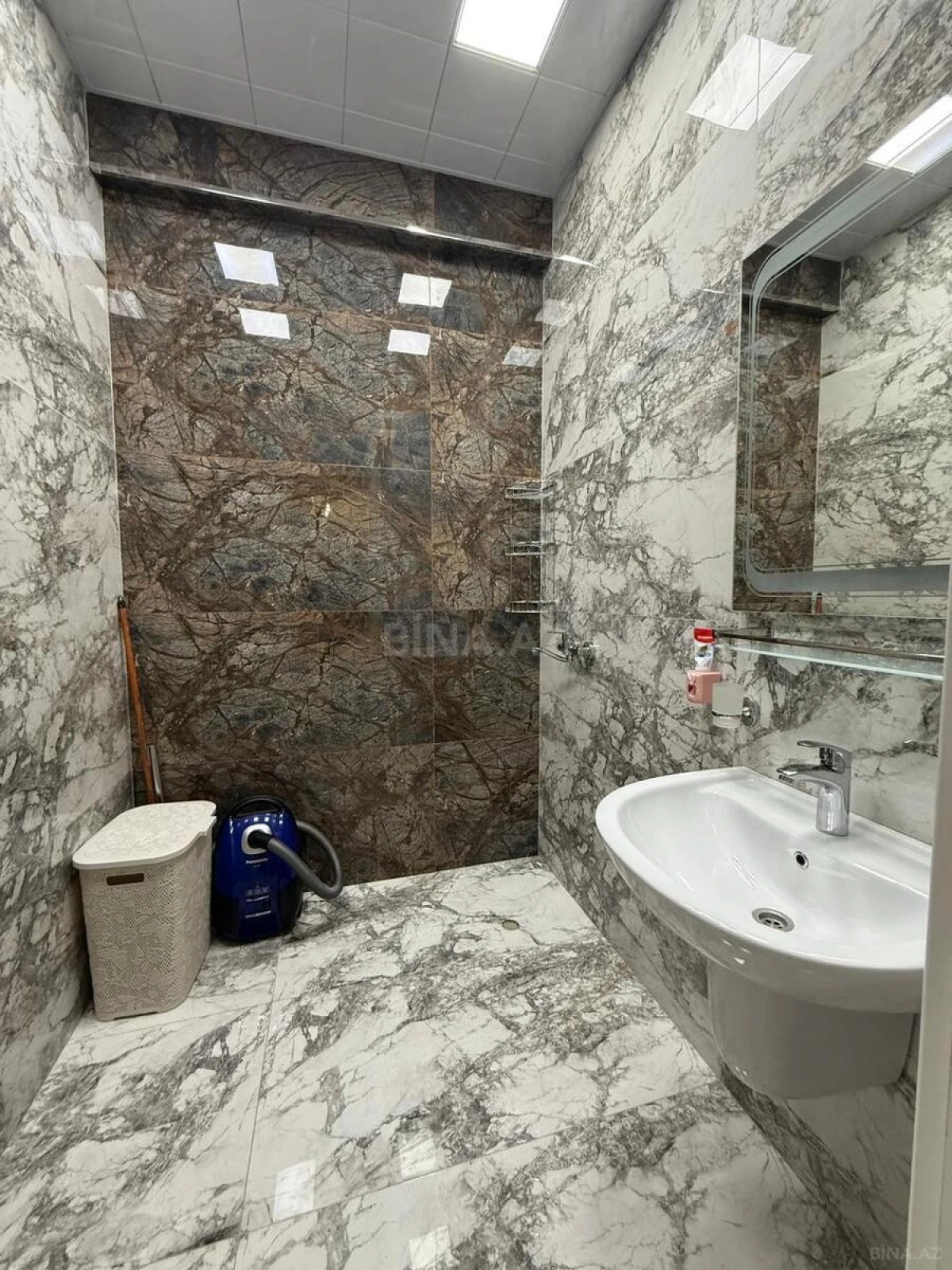 Kirayə verilir 3 otaqlı mənzil 135 m²
