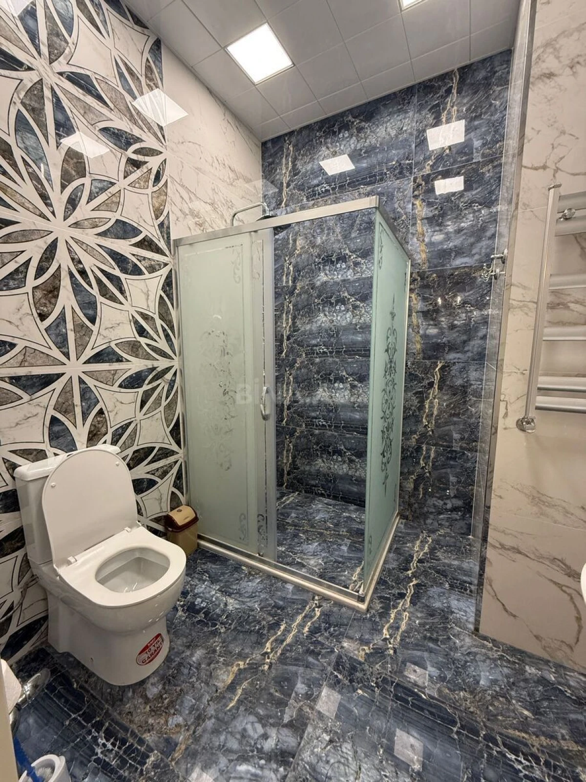 Kirayə verilir 3 otaqlı mənzil 135 m²