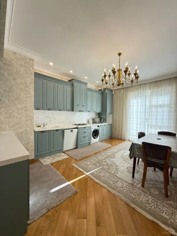 Kirayə verilir 3 otaqlı mənzil 135 m²