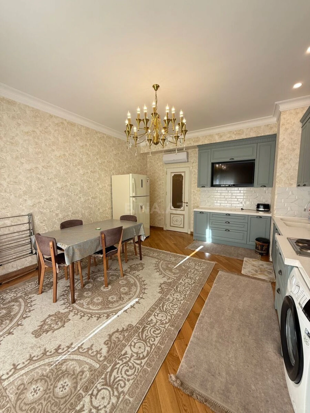 Kirayə verilir 3 otaqlı mənzil 135 m²