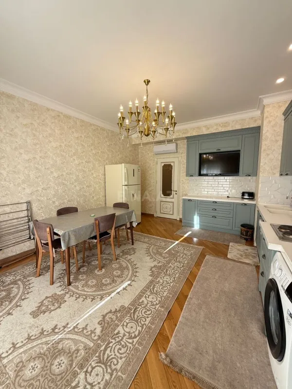 Kirayə verilir 3 otaqlı mənzil 135 m²