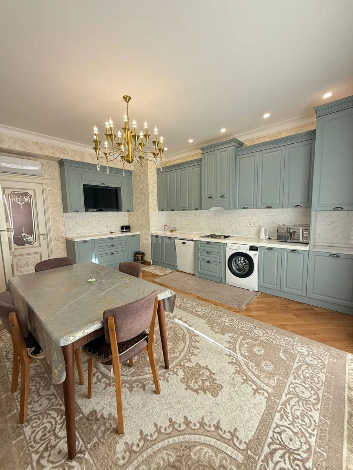 Kirayə verilir 3 otaqlı mənzil 135 m²