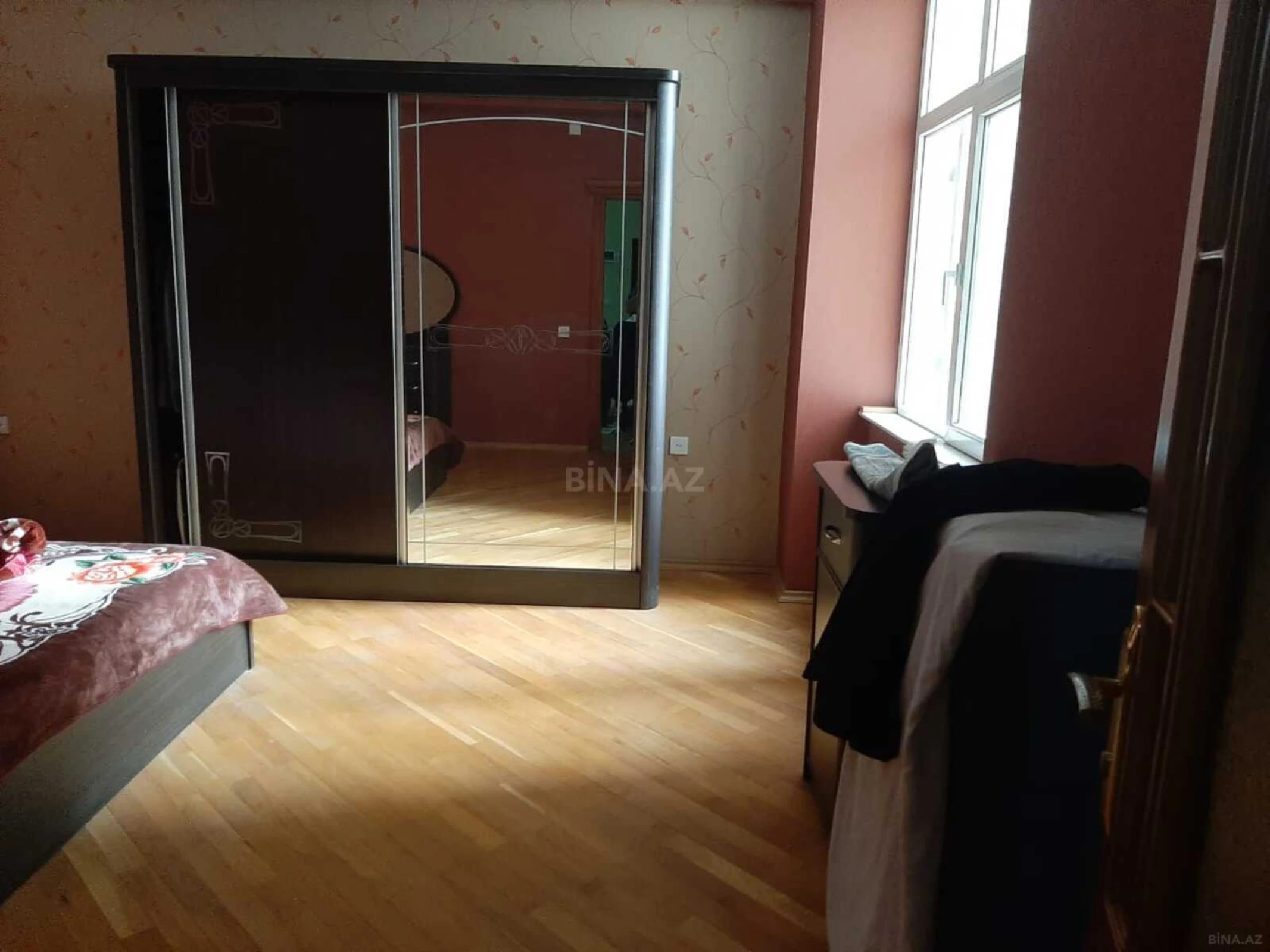 Kirayə verilir 4 otaqlı mənzil 150 m²