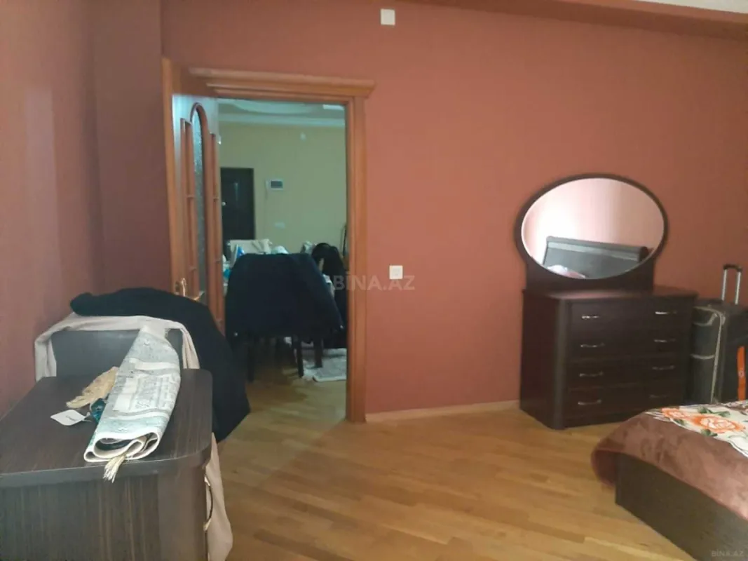 Kirayə verilir 4 otaqlı mənzil 150 m²