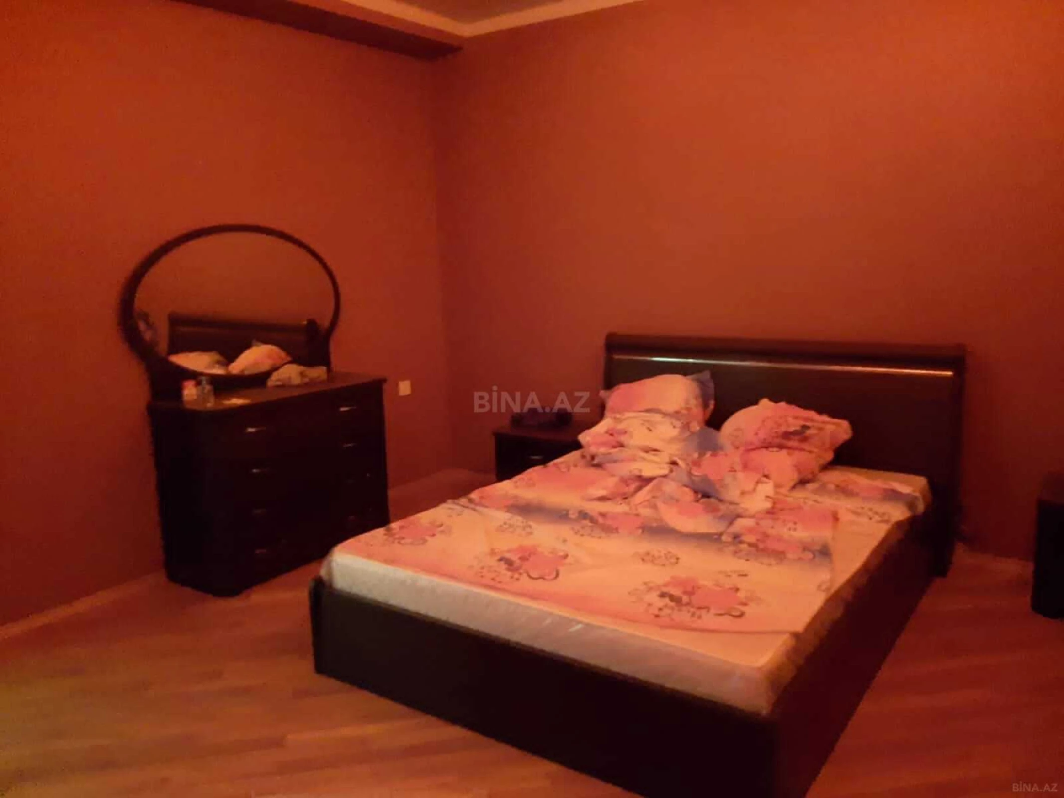 Kirayə verilir 4 otaqlı mənzil 150 m²