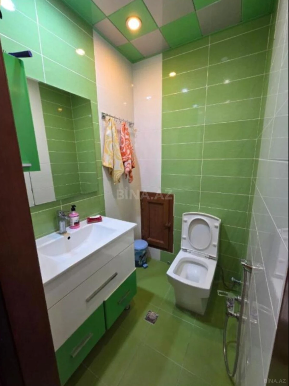 Satılır 4 otaqlı mənzil 180 m²