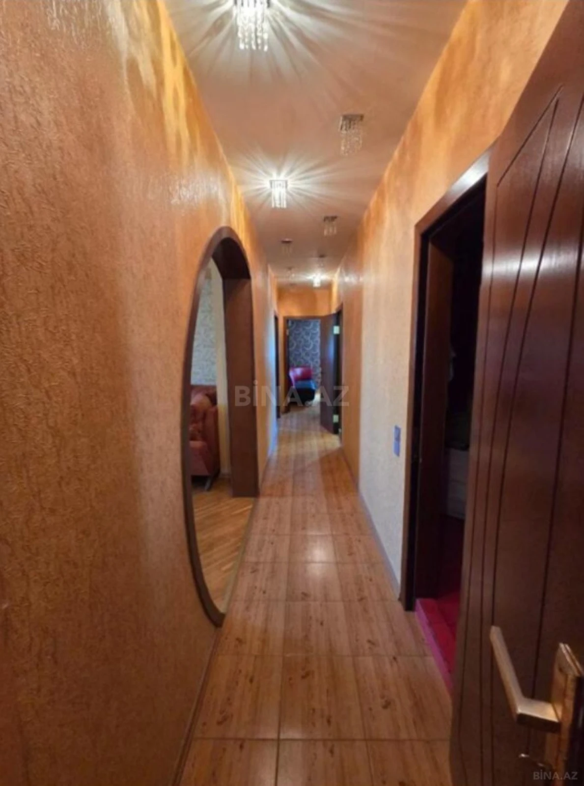 Satılır 4 otaqlı mənzil 180 m²
