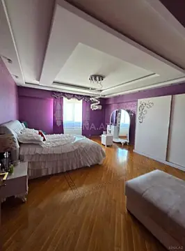 Satılır 4 otaqlı mənzil 180 m²