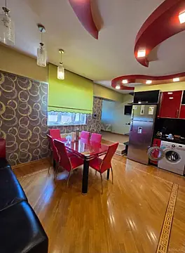 Satılır 4 otaqlı mənzil 180 m²