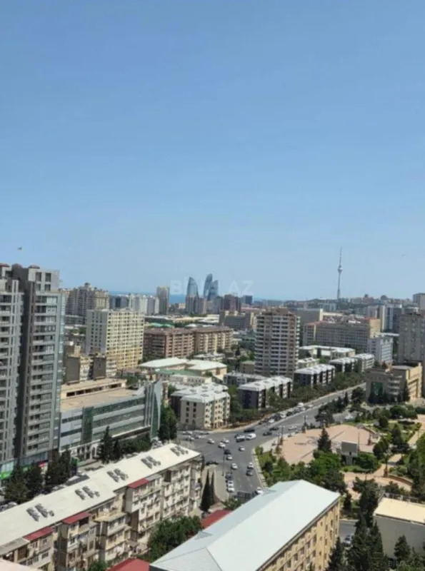 Satılır 4 otaqlı mənzil 180 m²
