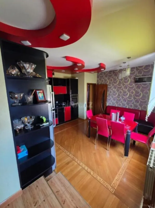 Satılır 4 otaqlı mənzil 180 m²