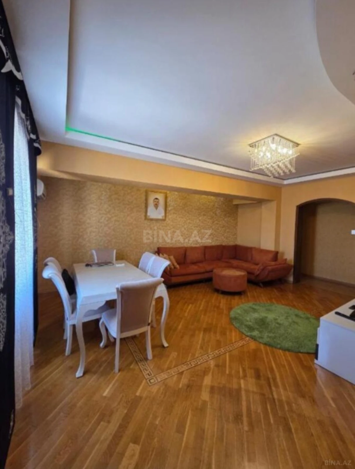 Satılır 4 otaqlı mənzil 180 m²