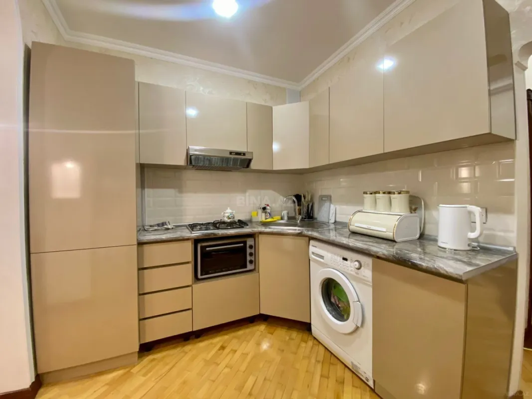 Kirayə verilir 4 otaqlı mənzil 140 m²