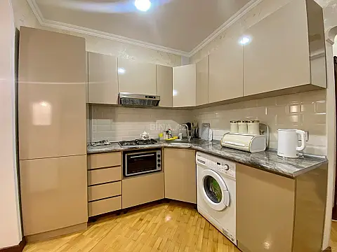 Kirayə verilir 4 otaqlı mənzil 140 m²