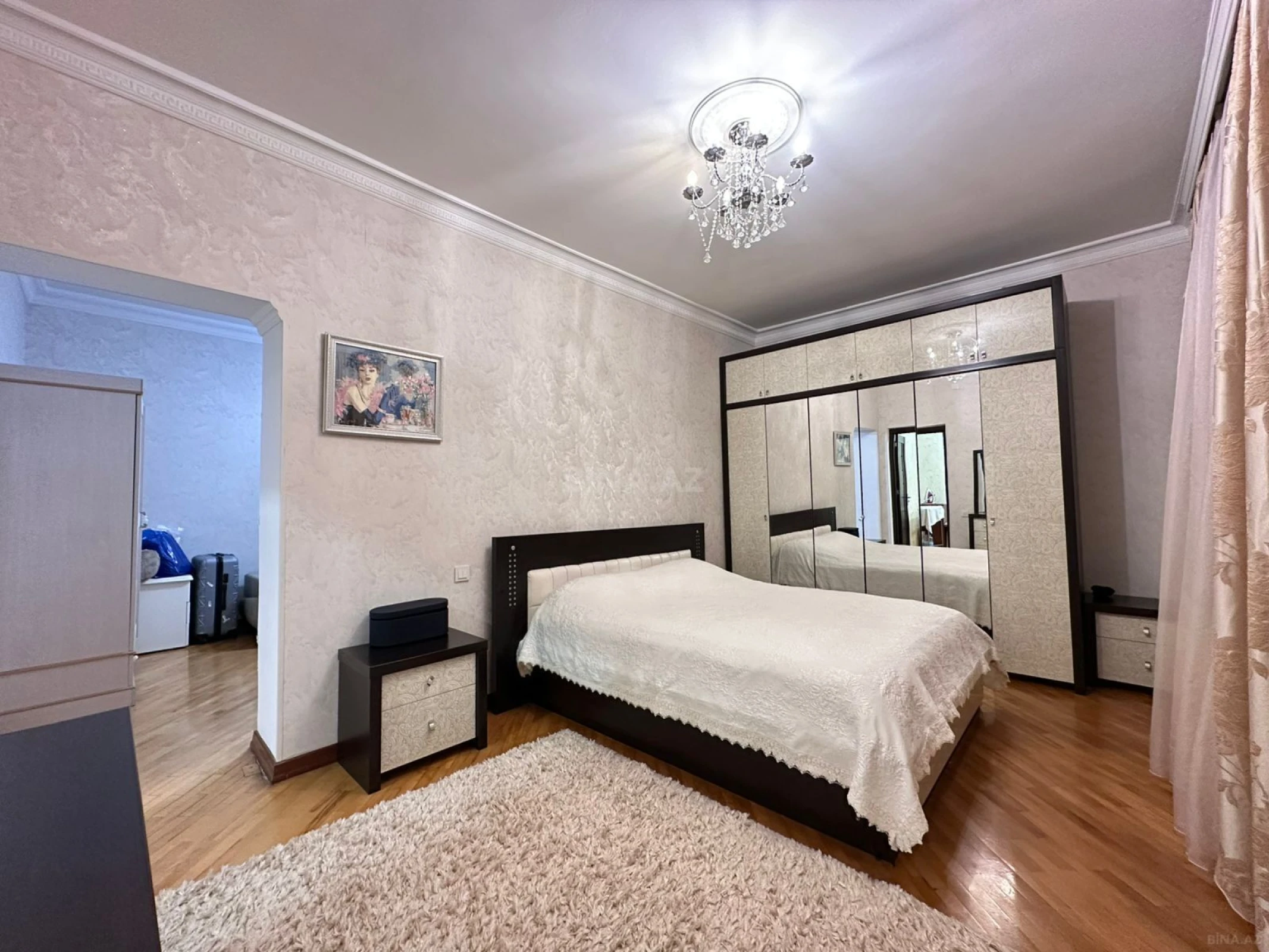 Kirayə verilir 4 otaqlı mənzil 140 m²