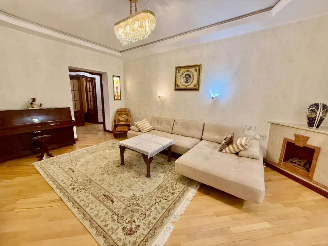 Kirayə verilir 4 otaqlı mənzil 140 m²