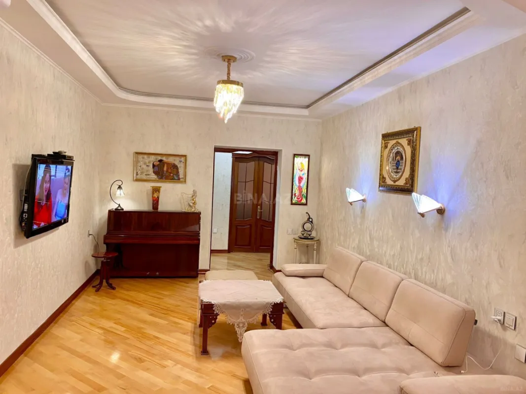 Kirayə verilir 4 otaqlı mənzil 140 m²