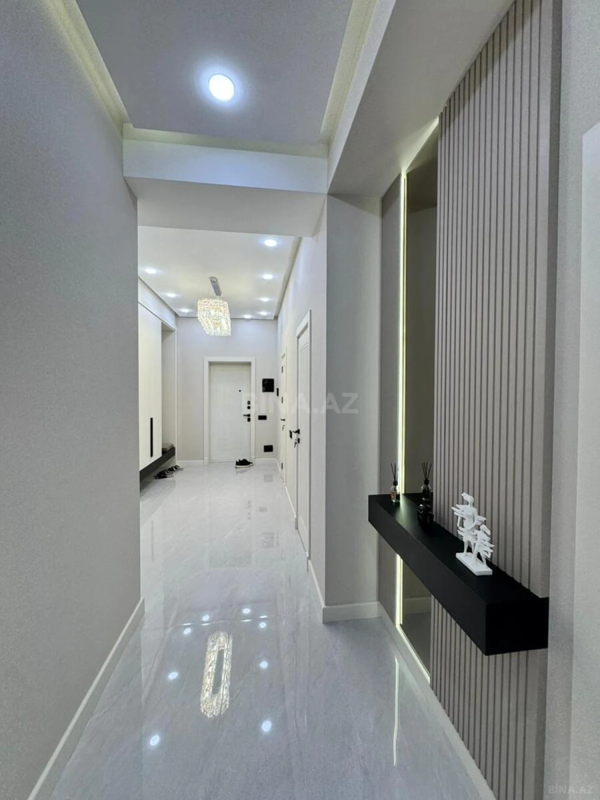 Satılır 3 otaqlı mənzil 173 m²