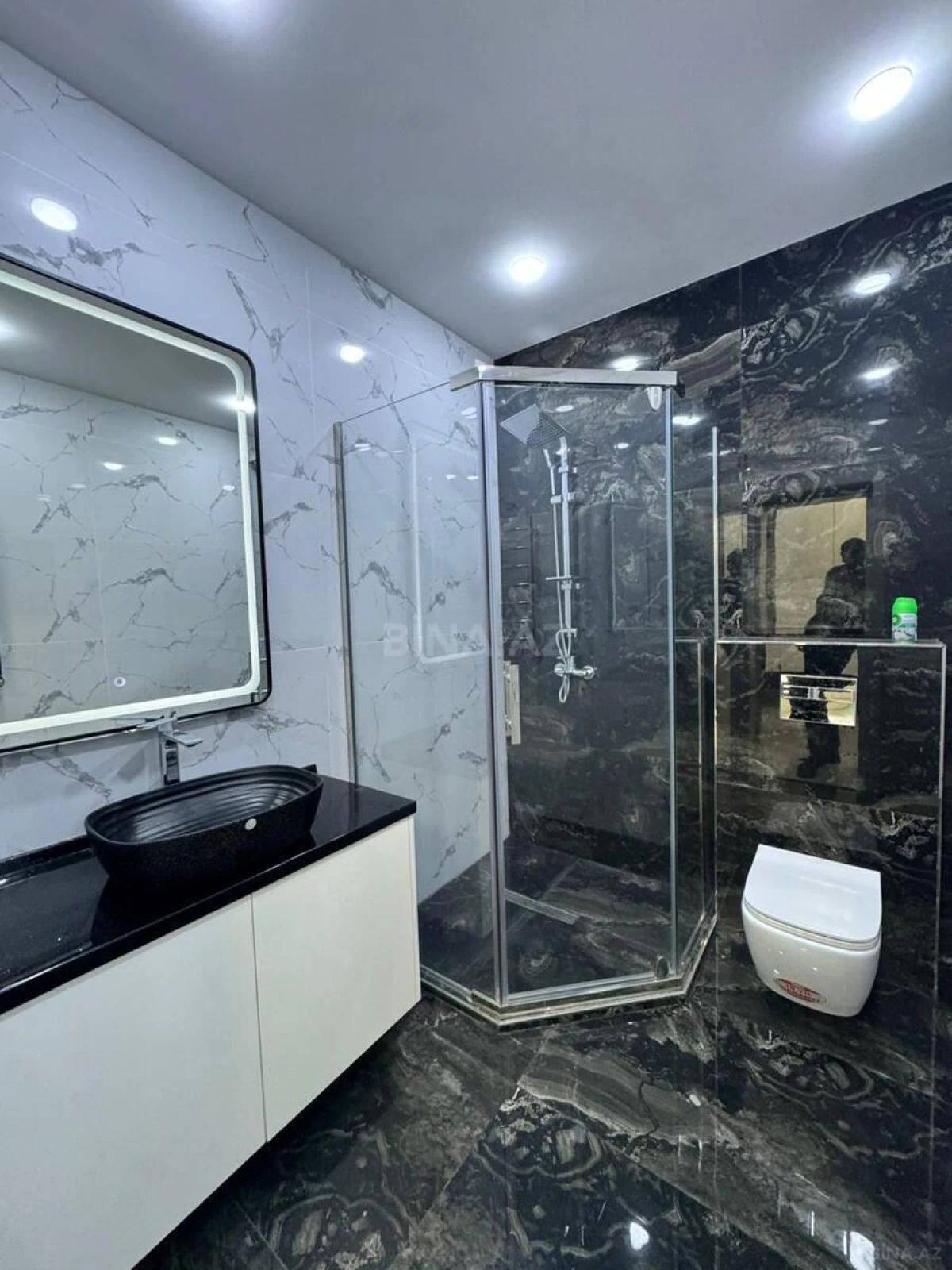Satılır 3 otaqlı mənzil 173 m²