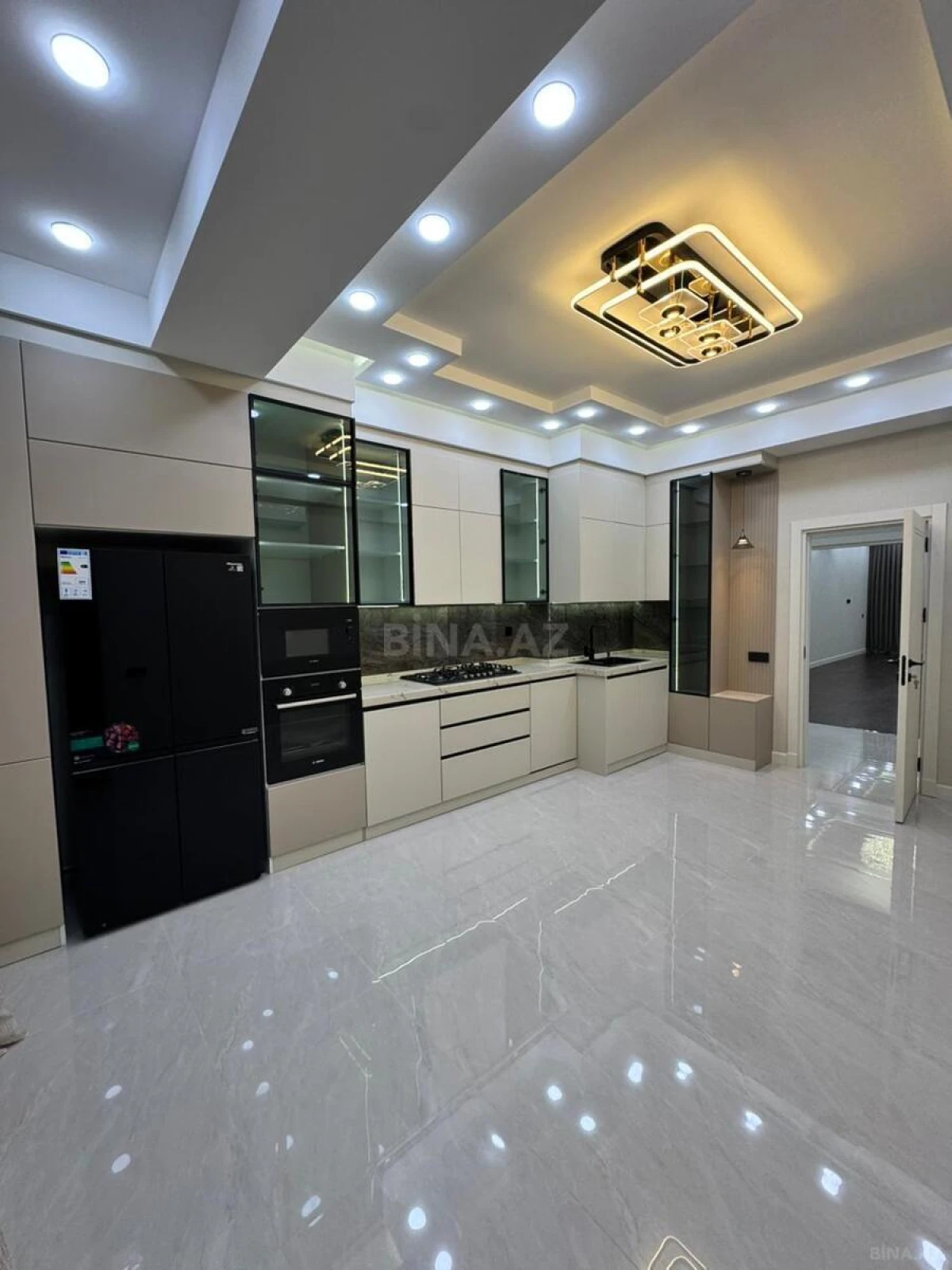 Satılır 3 otaqlı mənzil 173 m²