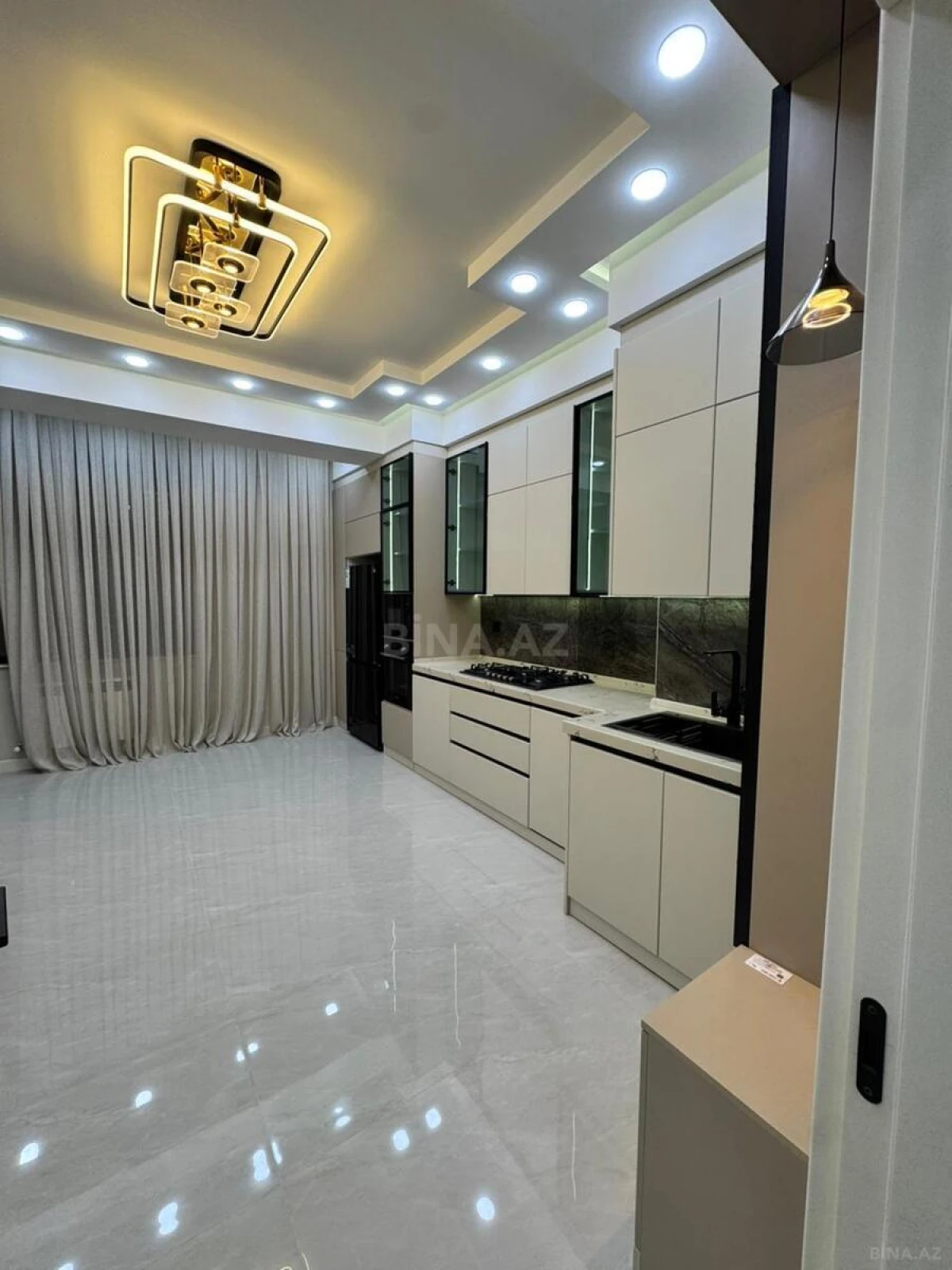 Satılır 3 otaqlı mənzil 173 m²