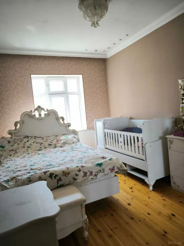 Satılır 5 otaqlı həyət evi 200 m²