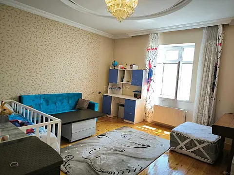 Satılır 5 otaqlı həyət evi 200 m²