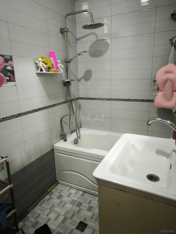 Satılır 5 otaqlı həyət evi 200 m²