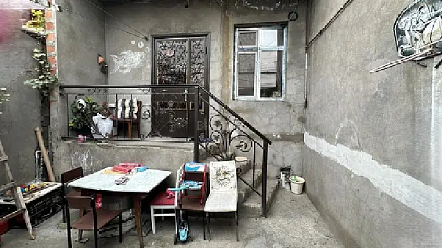 Satılır 5 otaqlı həyət evi 200 m²