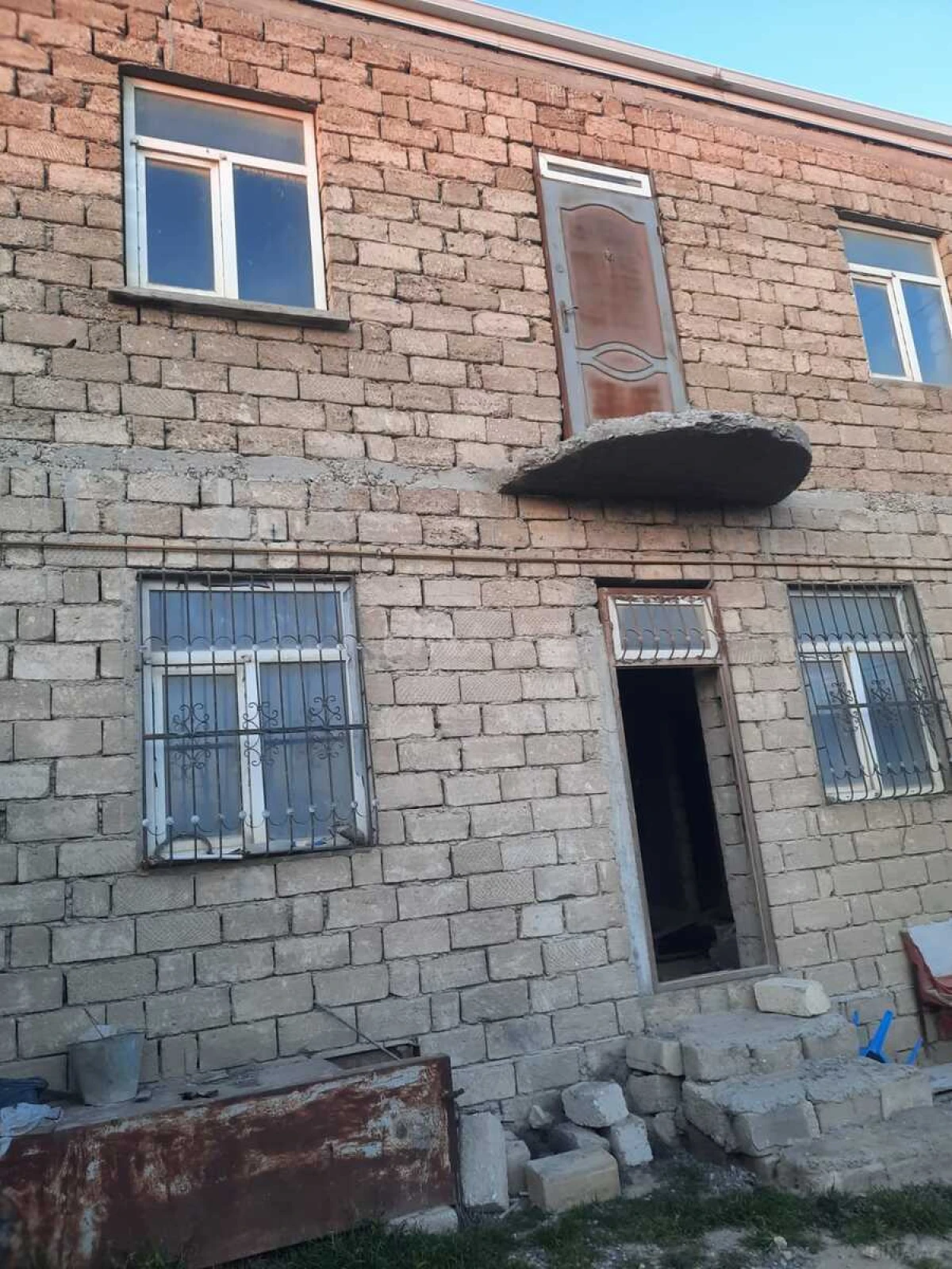 Satılır 5 otaqlı həyət evi 200 m²