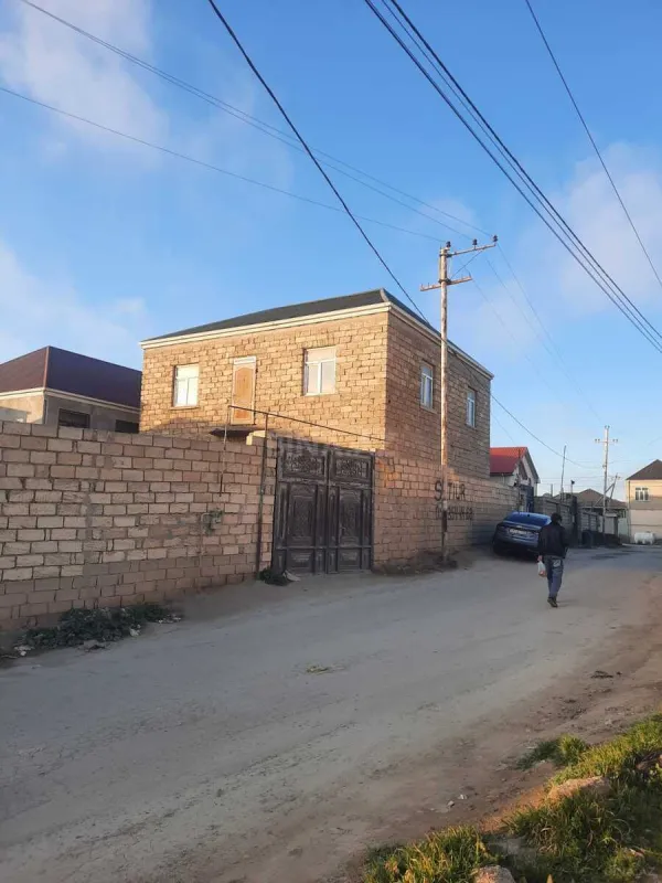 Satılır 5 otaqlı həyət evi 200 m²